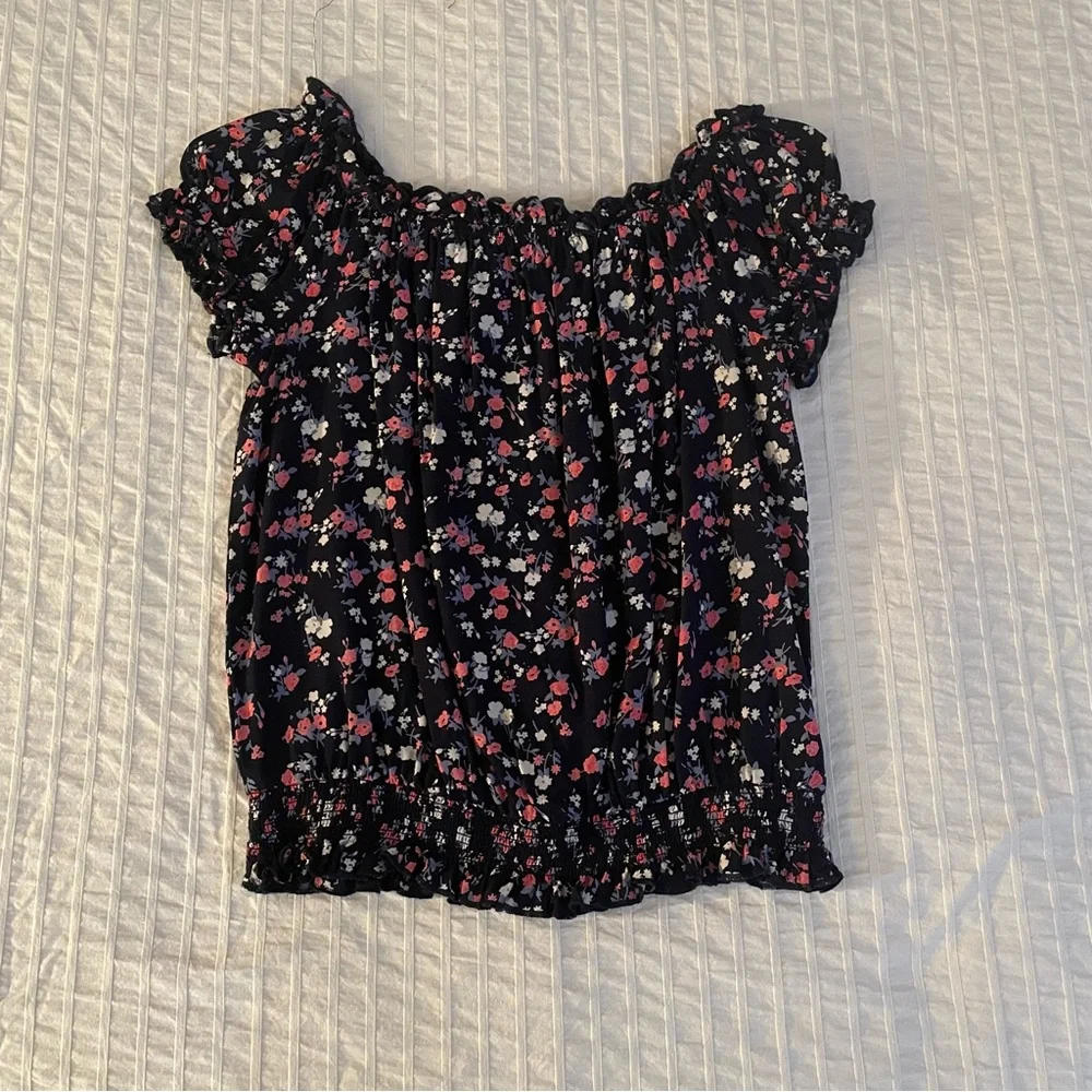 Floral Ruffle Off-Shoulder Top - Picture 2 of 3